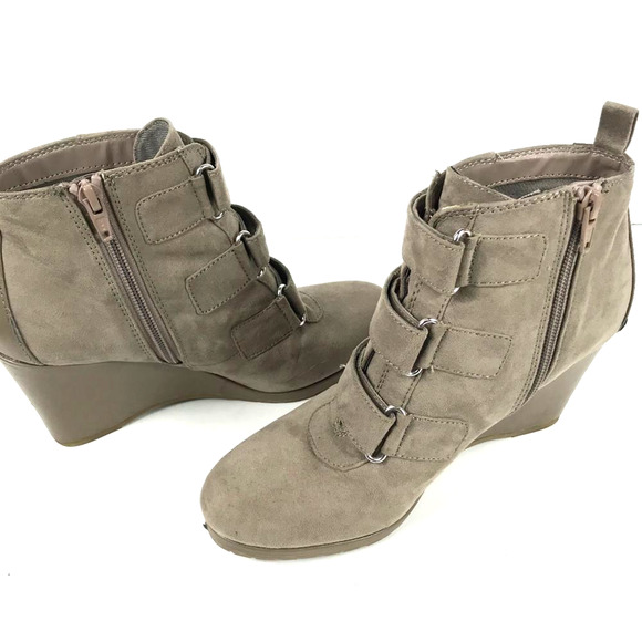 Dana Buchman Shoes - Dana Buchman Preston Wedge Booties Taupe Side Zip Buckle Ankle Womens Sz 8M